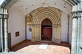 Evora - chiesa di So Joo Evangelista, il portale gotico.